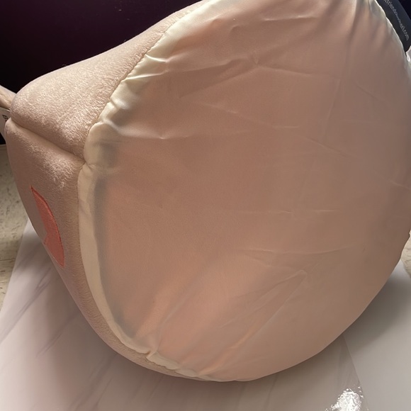 NWT Small Pet Bed (hut) - Picture 14 of 14